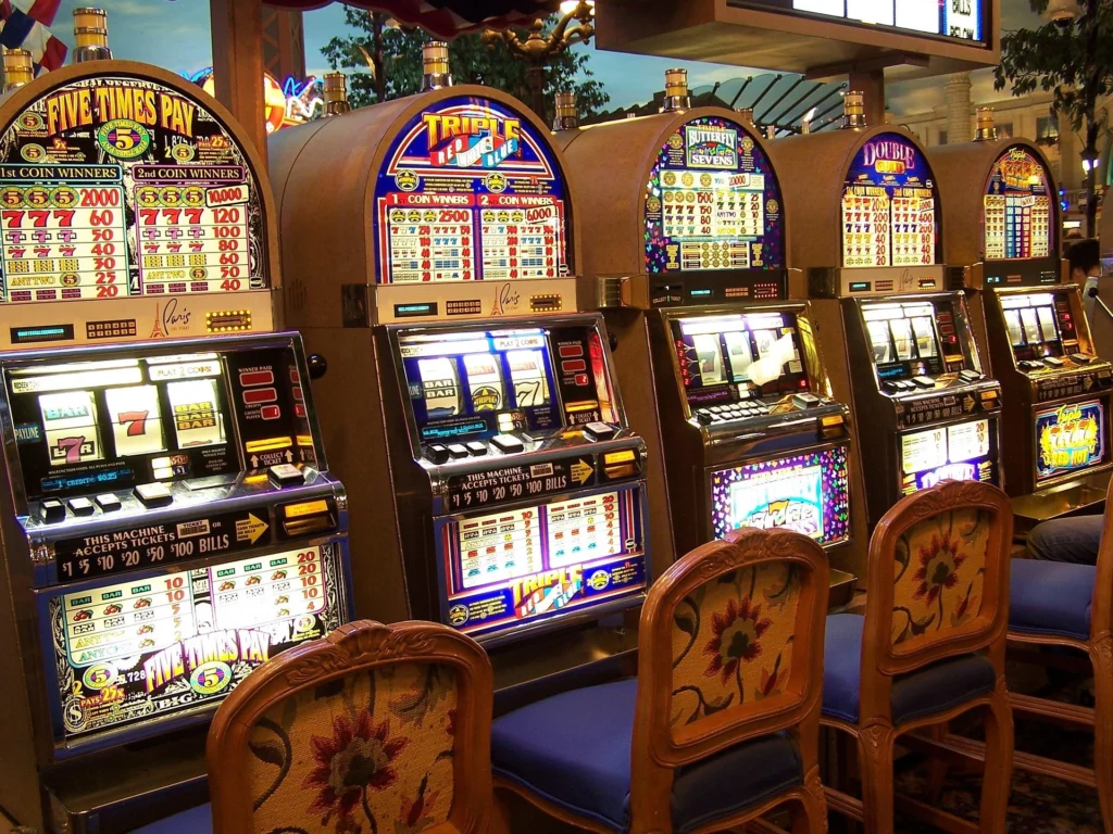 Le slot machines sono ospitate in una sala slot