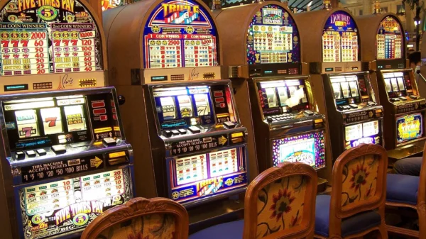 Le slot machines sono ospitate in una sala slot