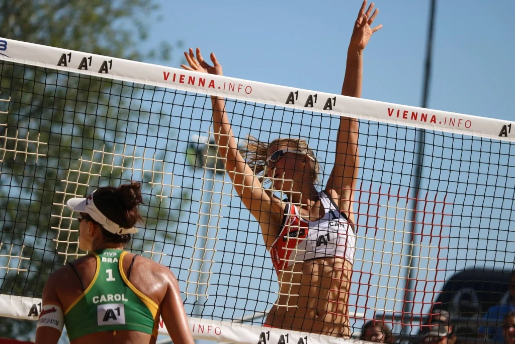 Il beach volley è uno dei classici giochi da spiaggia