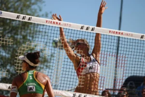 Il beach volley è uno dei classici giochi da spiaggia