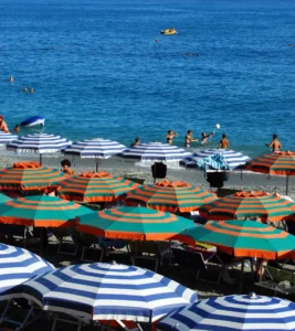 Ombrelloni in riviera a Rimini: contrasto al gioco illecito